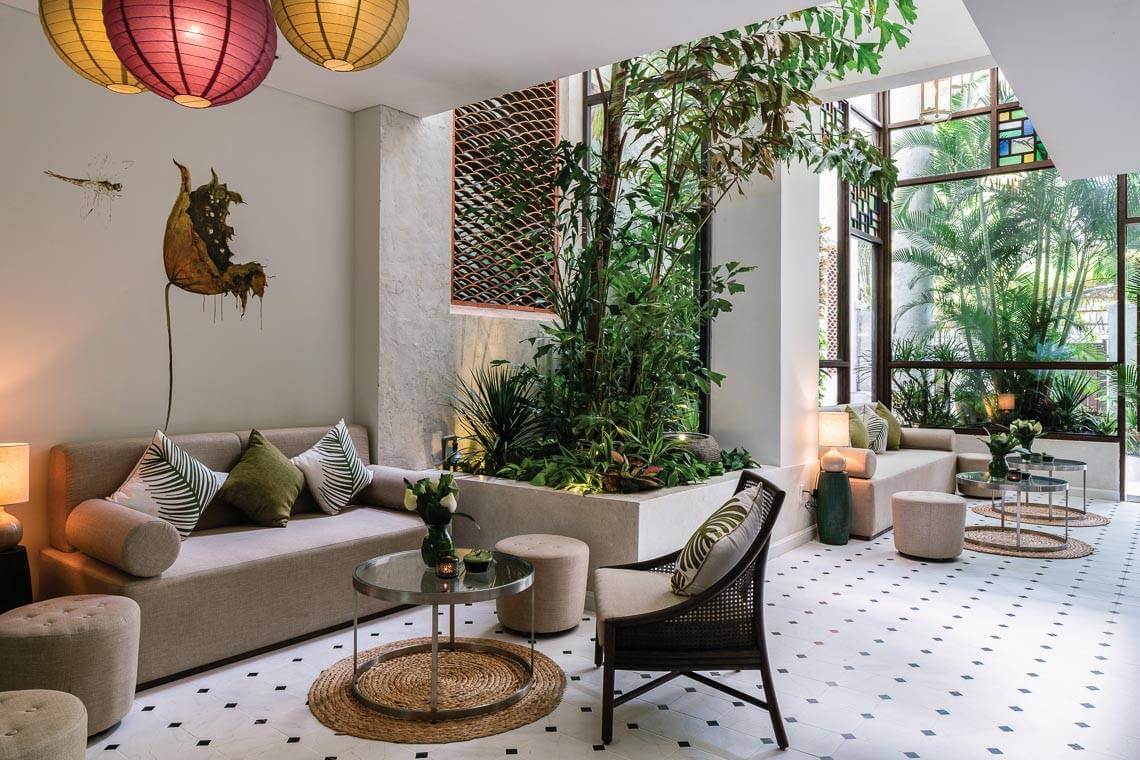 Mẫu thiết kế spa phong cách Indochine với gam màu trắng làm chủ đạo Mẫu thiết kế spa phong cách Indochine với gam màu trắng làm chủ đạo